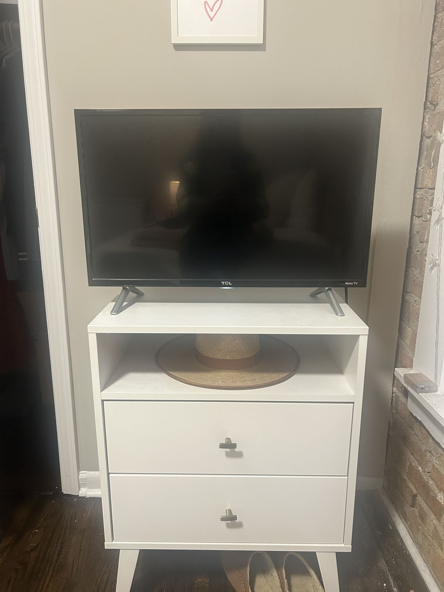 28” Roku TV