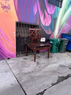 FREE TABLE AND CHAIRS! In the alley