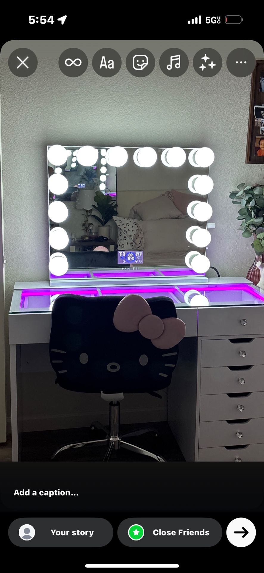 Hello Kitty Vanity Chair 