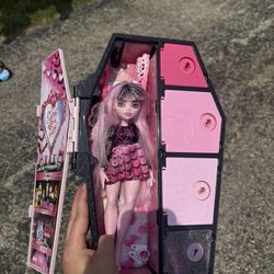 Draculaura From Monster High