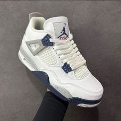 Air Jordan 4 Midnight Navy 