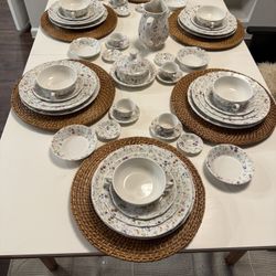 Antique 1970s Mexican Dinnerware Set – 67 Pieces | Vintage Floral Design 🌸