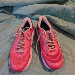 Woman's Hoka Sneakers 