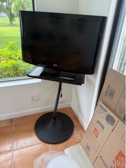 32" LG LCD TV with Tall Pedestal Floor Stand