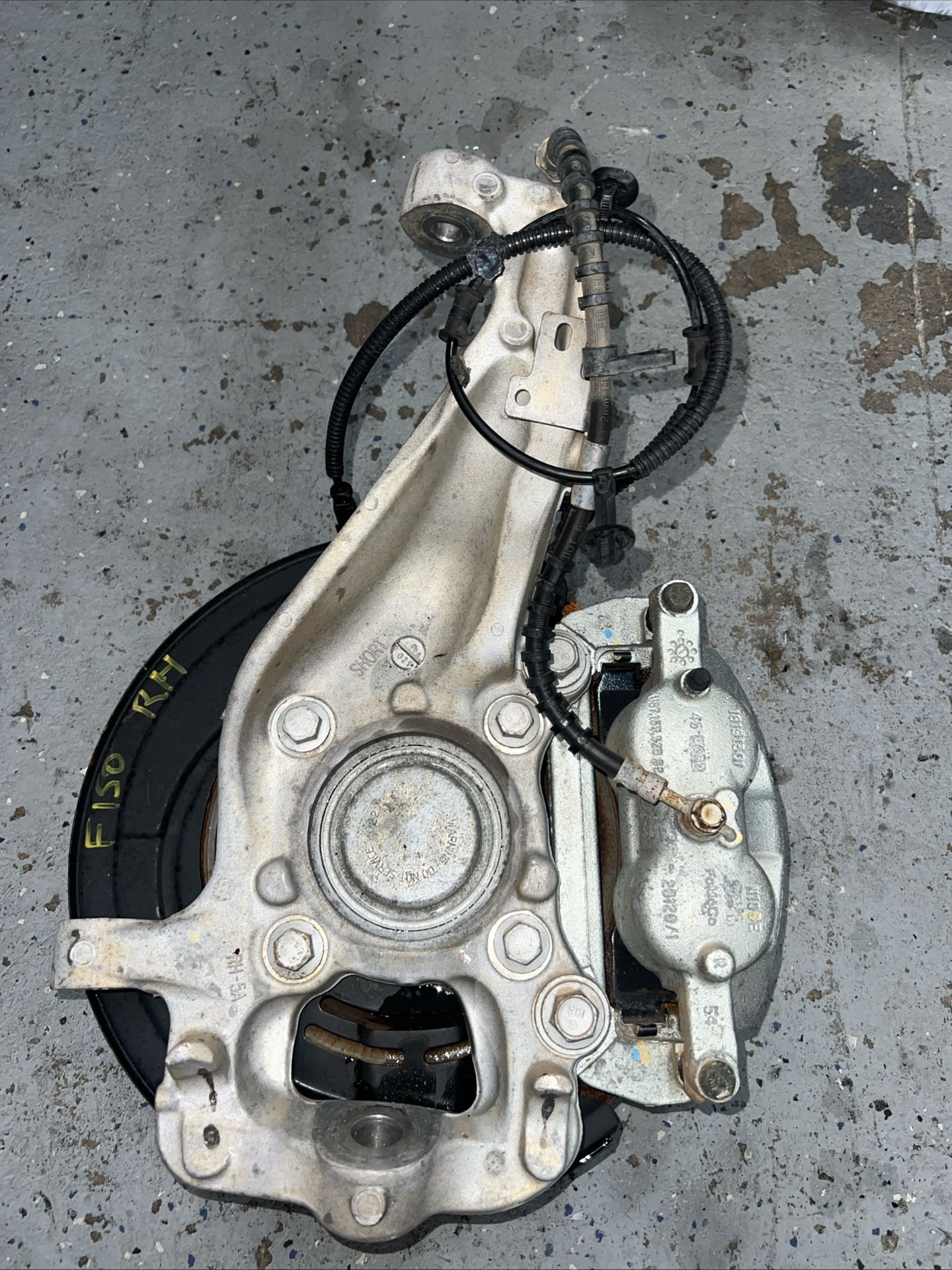 18-20 F150 3.3L 4x2 2WD Front Passenger Right RH Spindle Knuckle Hub OEM 9K Mile