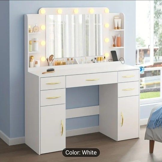 Brand New Make Up Table With Mirro And Light.