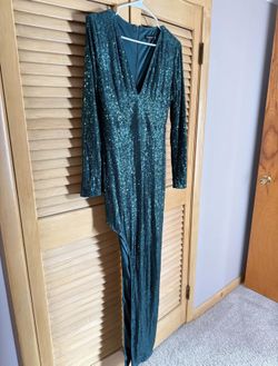 Deep V-Neck Sequin Long Sleeve https://offerup.com/redirect/?o=RHJlc3MuR3JlZW4=