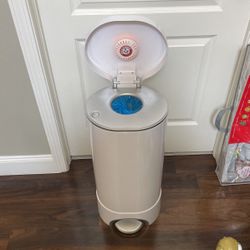 Munchkin Diaper Pail