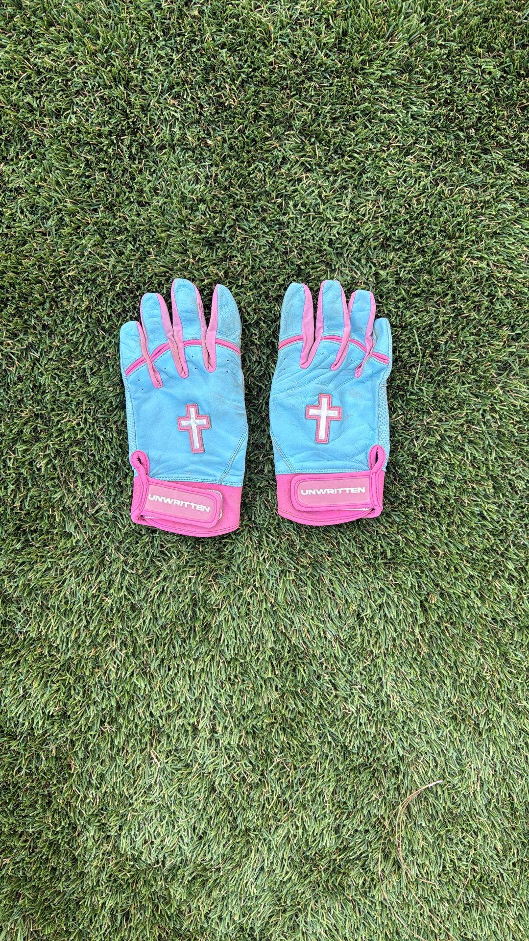 Unwritten™️ Short Cuff Batting Gloves Large (Cotton Candy)