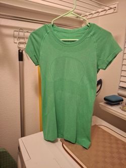 Lululemon green short sleeve shirt