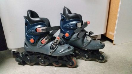 ROLLERBLADES (size 8)
