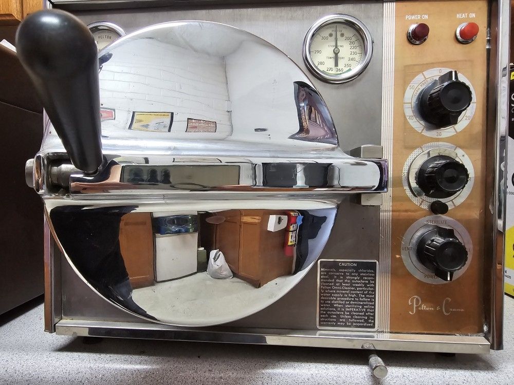Pelton & Crane Manual Autoclave