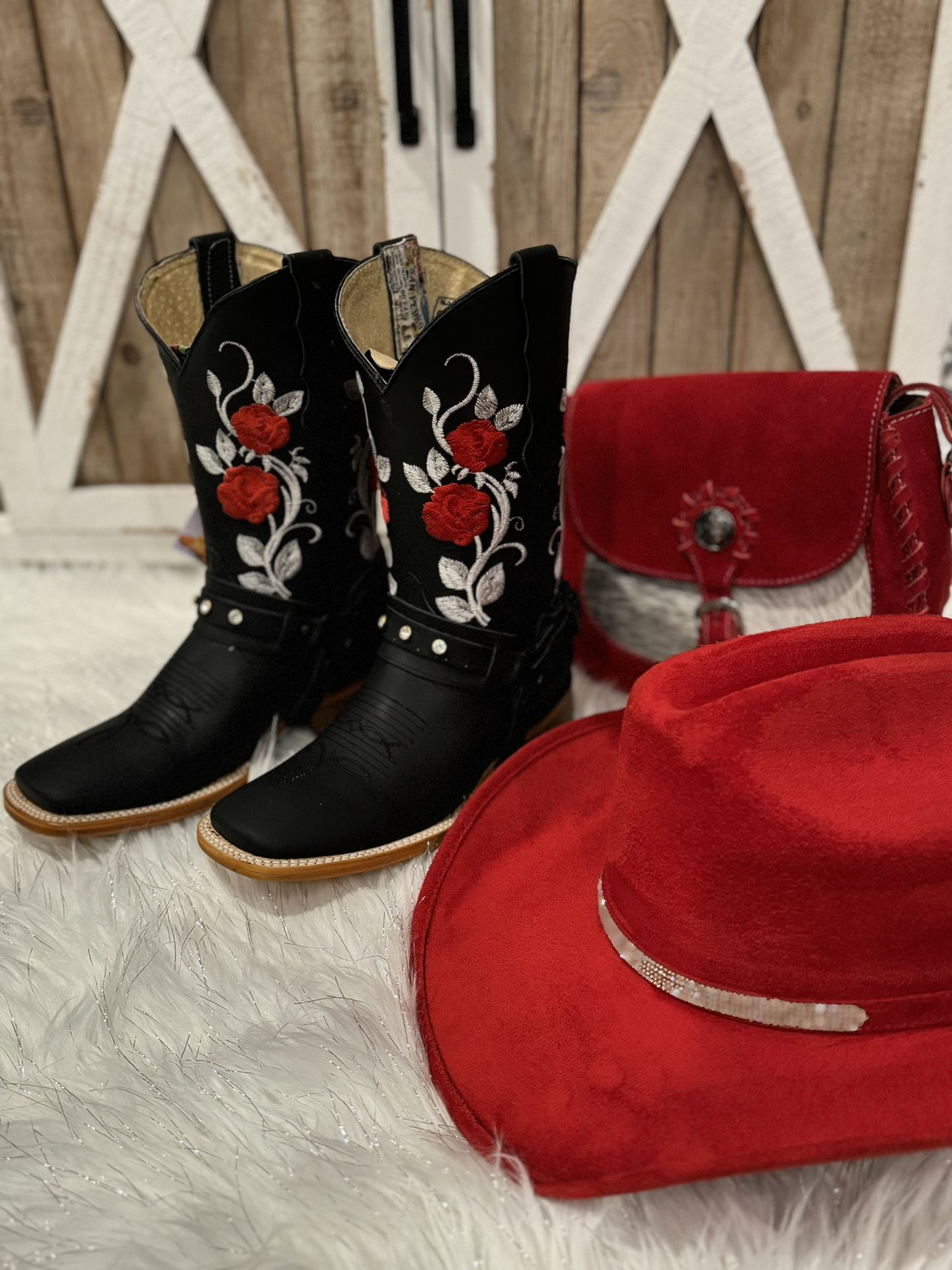 Botas Negras Con Flor Roja