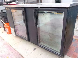 TRUE DISPLAY REFRIGERATOR ON WHEELS