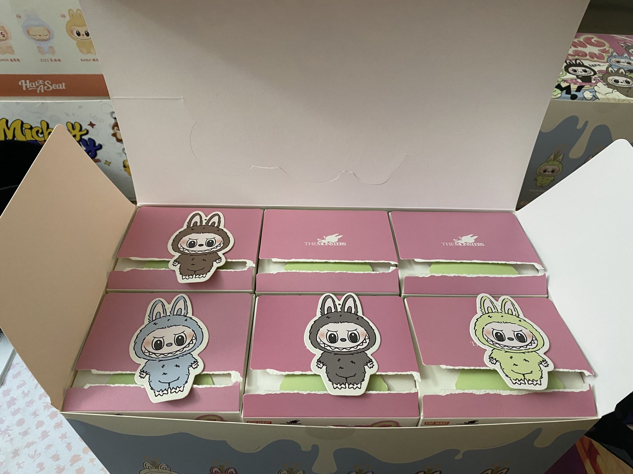 Labubu macaron