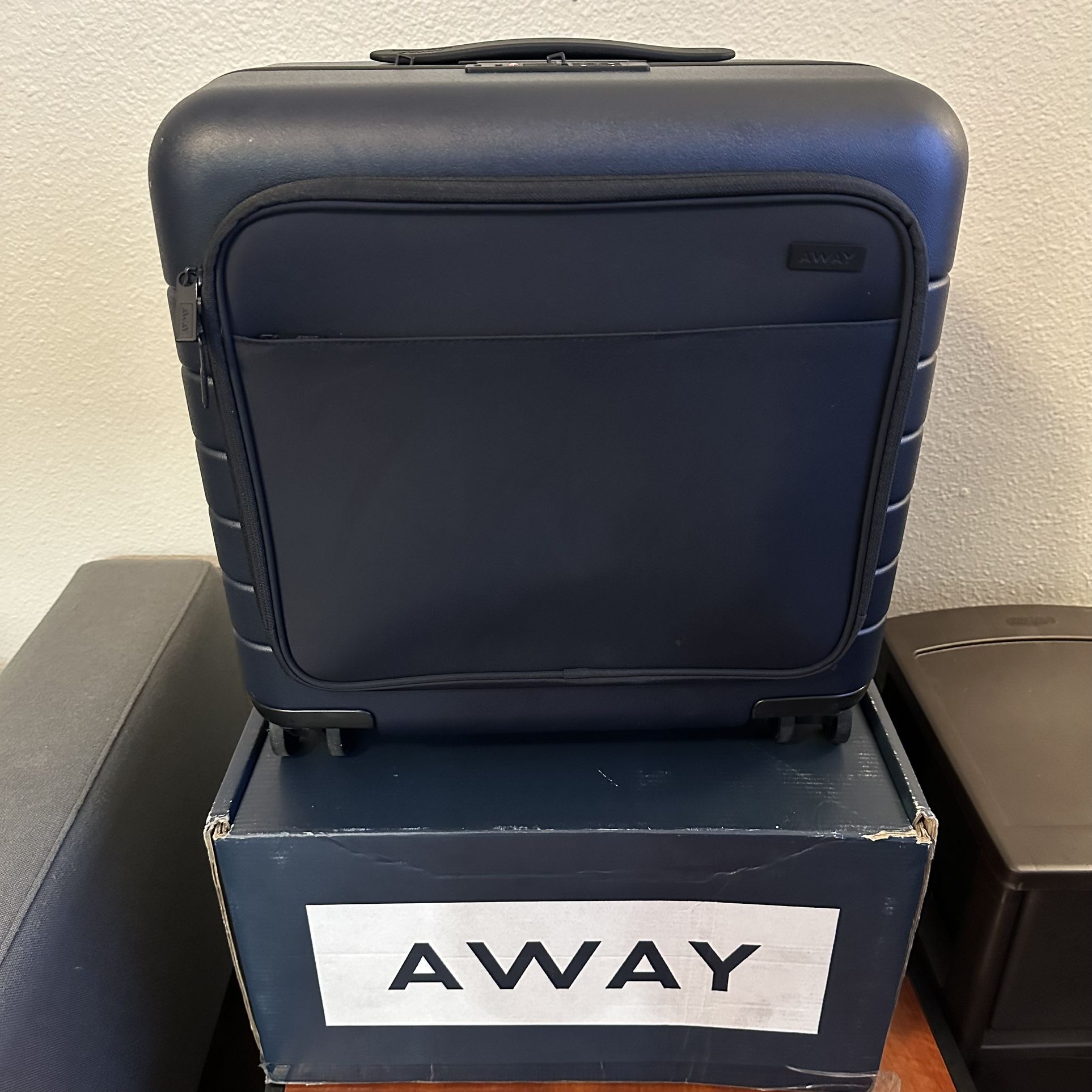 Away Travel- The Daily Carry-On with Pocket- Navy