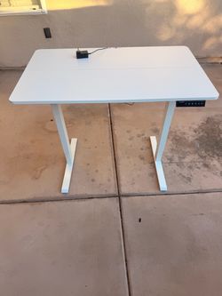 Adjustable desk