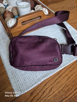 Lululemon fannypack