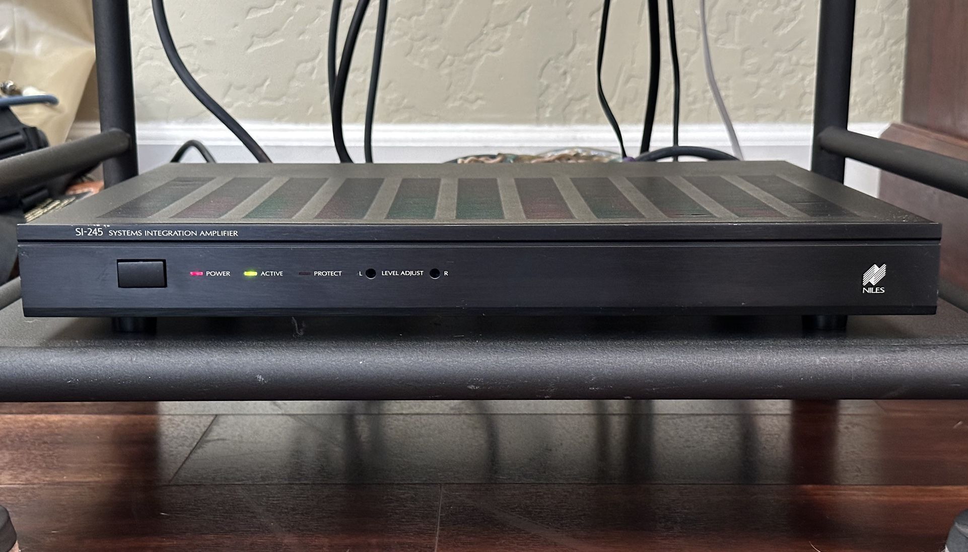 Niles SI-245 stereo amplifier