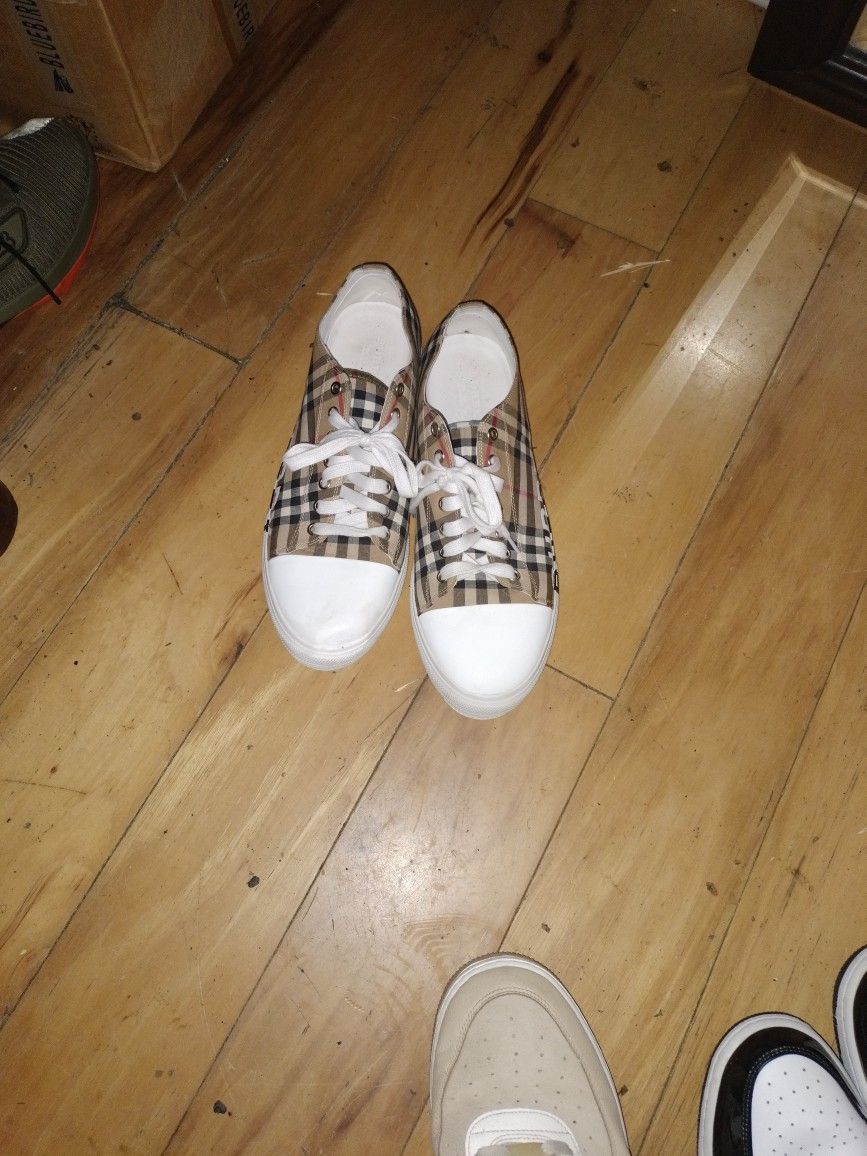 Burberry Shoes 