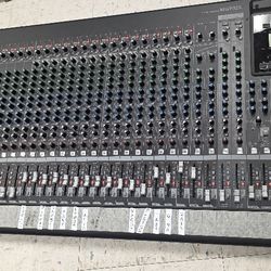 YAMAHA  MGP32X 32-Channels Mixer With Effects.