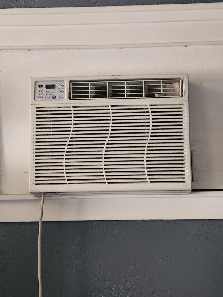 ☆GE Window AC With Remote Works Great ☆