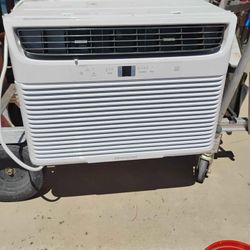 15,000 BTU Fridgidaire Window Mount AC