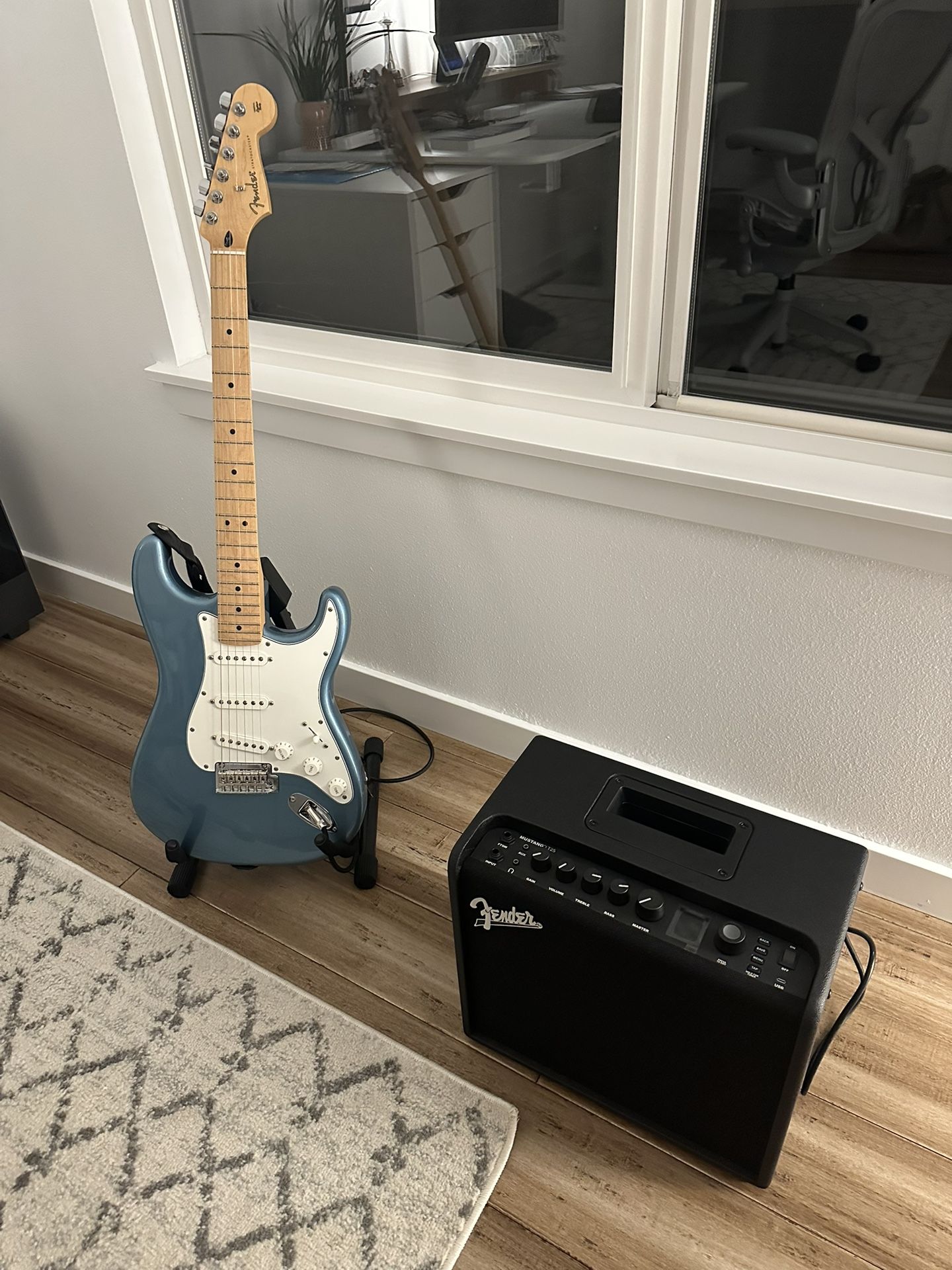 Fender Stratocaster + Fender Mustang LT 25