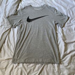 Nike Dri-Fit (Men’s Small) NEW