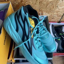 MENS Lamelo Size 11