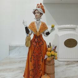 Avon Figurine Mrs. P.F.E. Albee 1991 Albee Award 