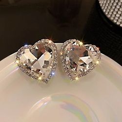 Fashion Crystal Heart Diamond Stud Earrings.