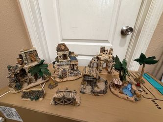 2003 GRANDEUR NOEL Assorted 10 PIECE BETHLEHEM VILLAGE SET W/light Imperfections. Used in good with some cosmetic blemishes. These blemishes are in t