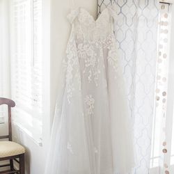Size 10 David’s Bridal wedding Dress