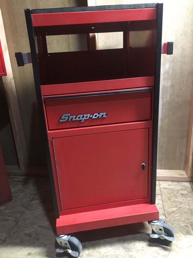 Snap On Roll Around Electronics Cabinet