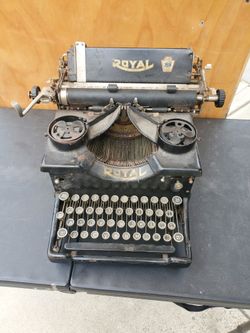 1919 Royal 10 typewriter 4 beveled glass 
