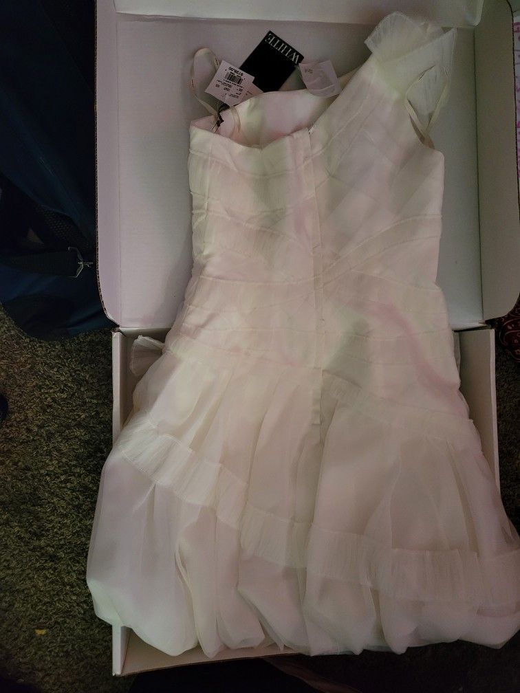 David's Bridal WHITE By Vera Wang Size 8 Ivroy