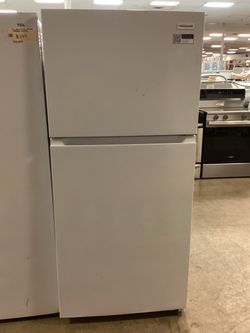 Frigidaire 30 in 19 cu.ft. Top Freezer Standard-Depth White Refrigerator Garage Ready New Scratch and Dent