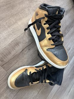 Jordan 1 Mid SE Metallic Gold Black Size 6y