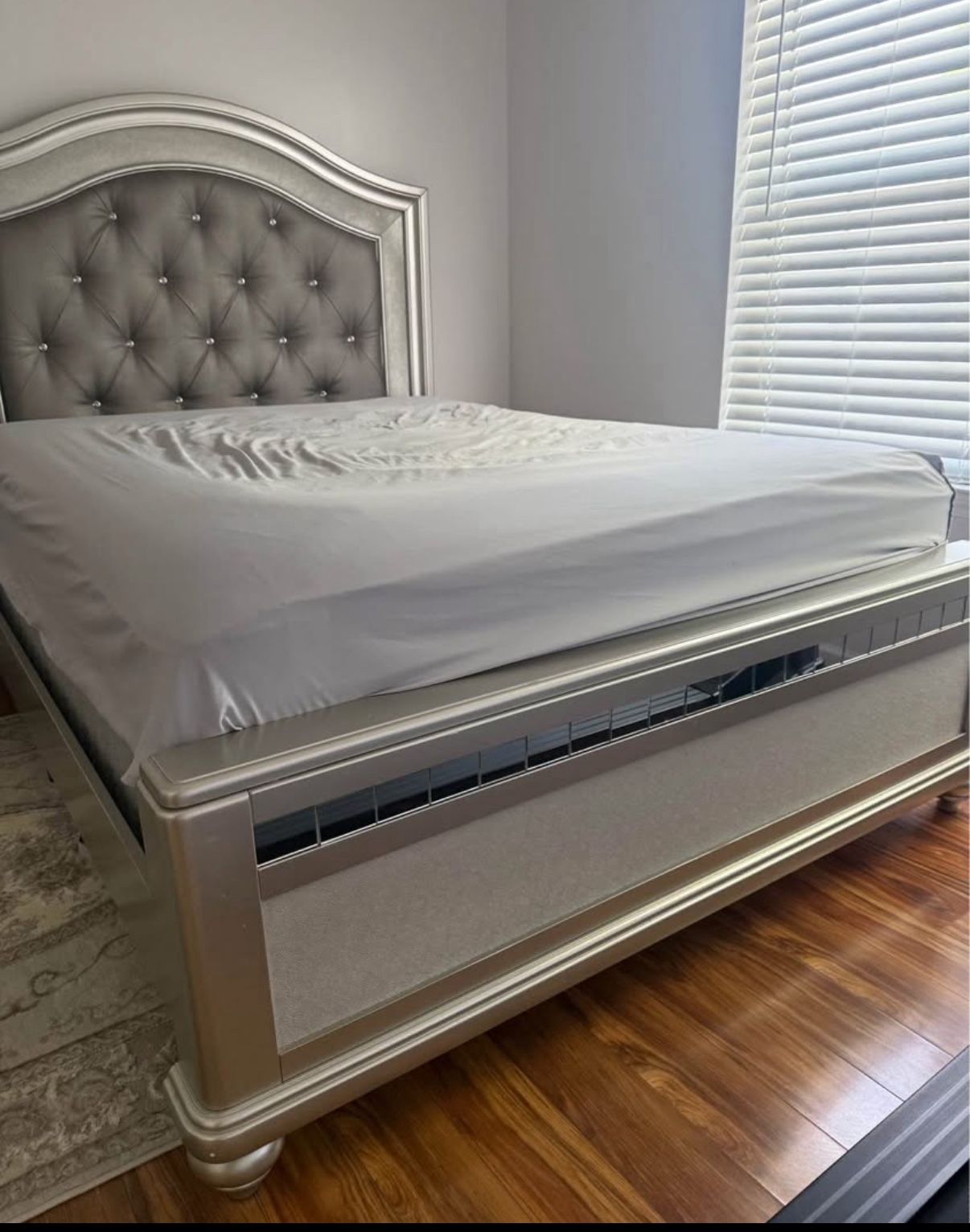 FULL SIZE BED AND HEADBOARD + FREE MATRESS