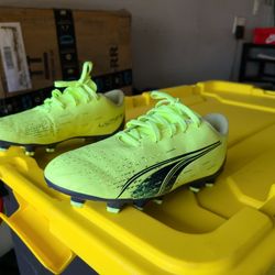 PUMAS SOCCER SHOES 5.5c