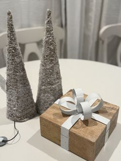 CHRISTMAS DECORATION 