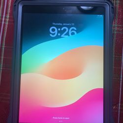 Apple iPad 7th Generation 10.2” 32GB Unlocked Like New!