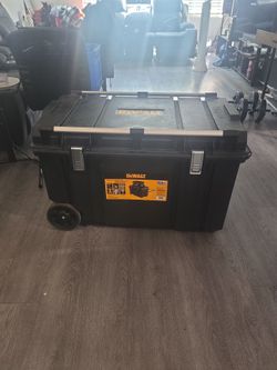 Dewalt Mobil storage chest