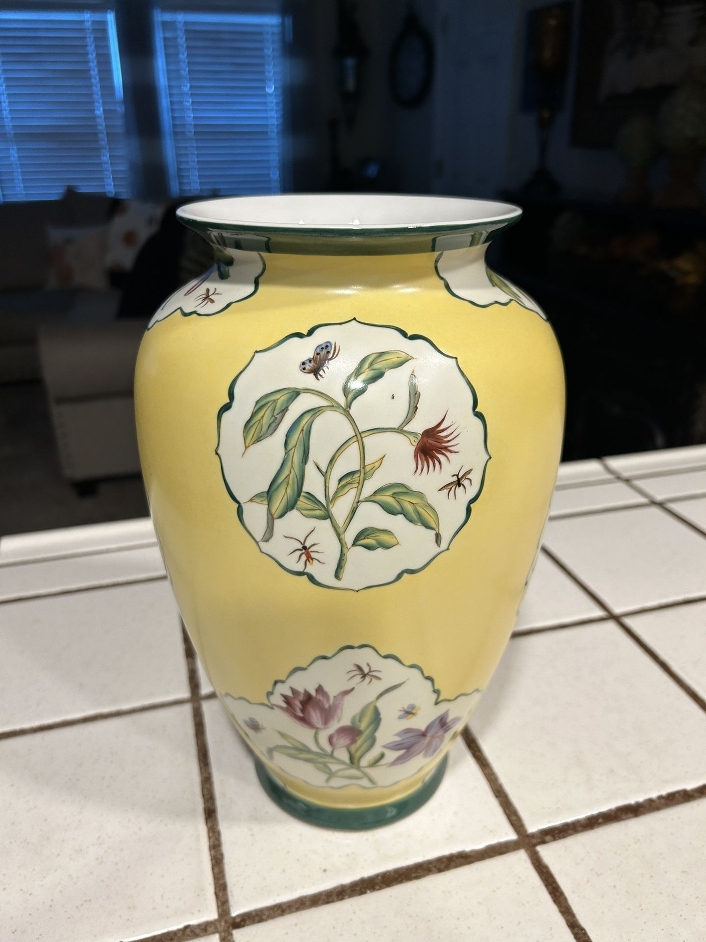 Pretty Yellow Vase!