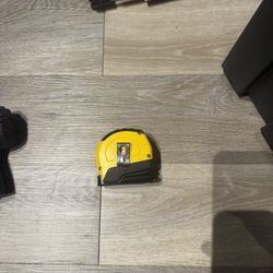 Stanley LeverLock 30 ft Tape Measure