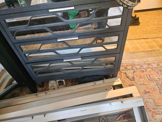 Small dresser 3 drawers