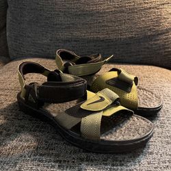 Nike Deschutz Size 7 M