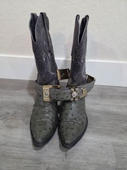 Botas avestruz con cinto de lujo.

Real ostrich skin boots size 11 with ostrich skin belt.