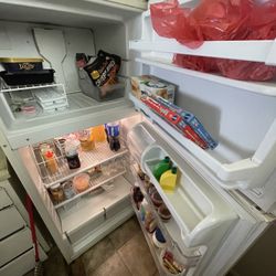 Kenmore Refrigerator / 24 cu. ft ?